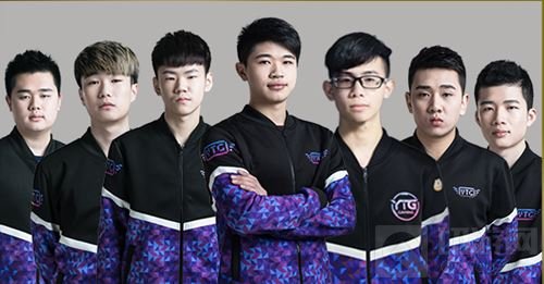 她不仅以硬 她不仅以硬