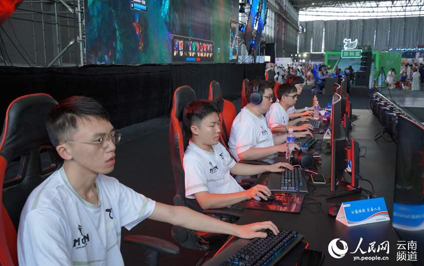 年首次代表 年首次代表