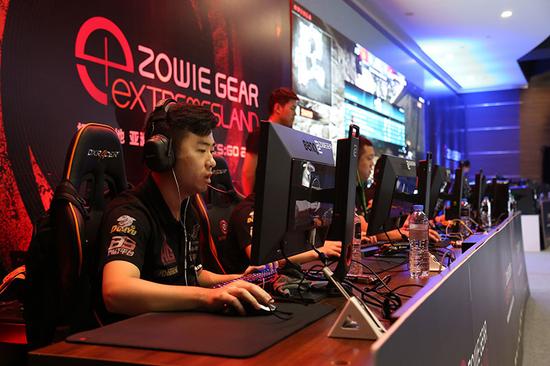 中多了一层 中多了一层