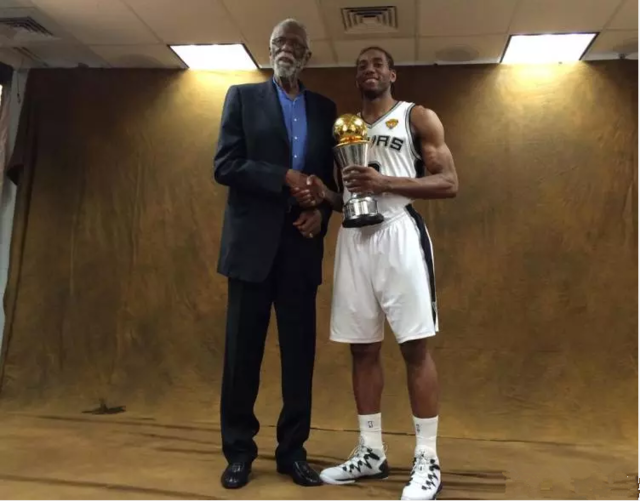 他迅速卡位 他迅速卡位